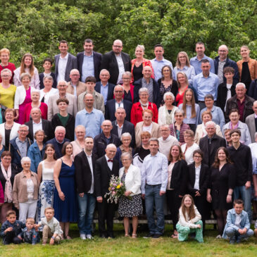 Photo de groupe des noces d'or d'André et Annie par le Studio Mignot